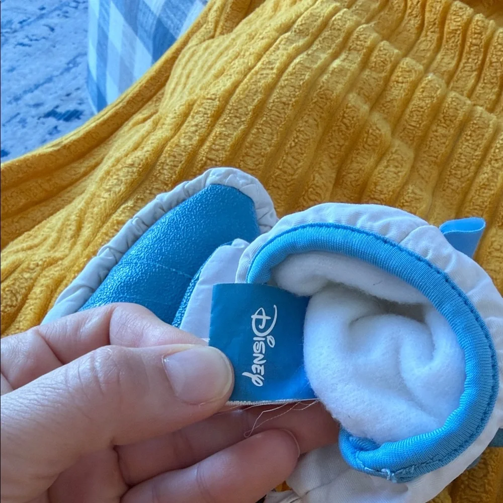 3M Thinsulate White and Blue Mittens